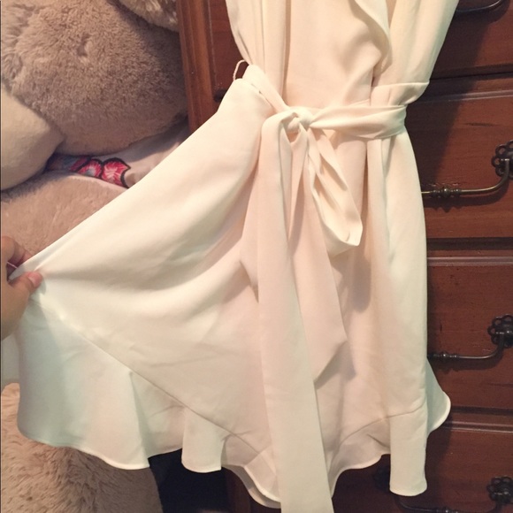 Cream romper - Picture 2 of 3